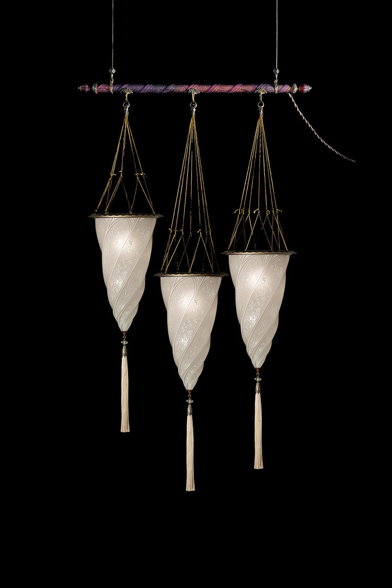 Lampada Fortuny Cesendello in vetro bianco su asta con 3 punti luceLampada Fortuny Cesendello in vetro bianco su asta con 3 punti luce