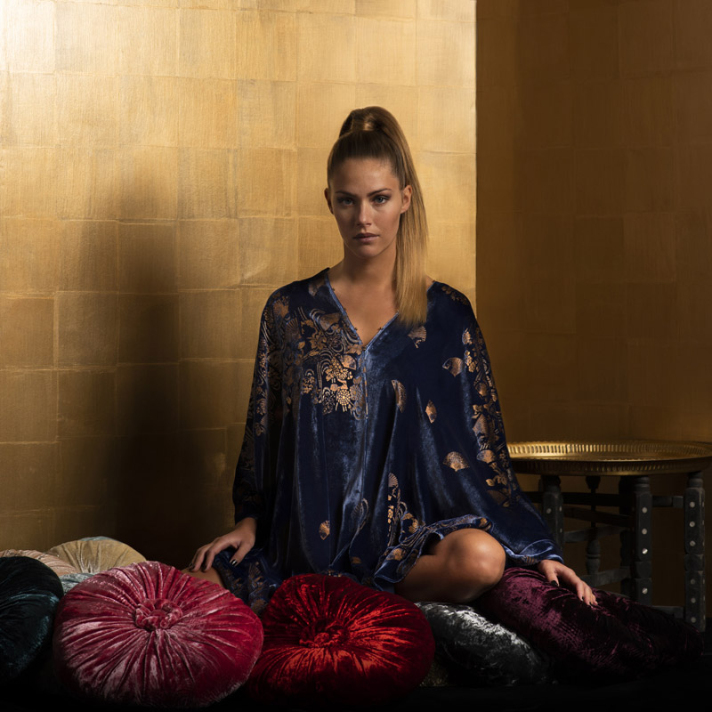 Helena | Kurze bedruckte Samt-Abendmäntel
